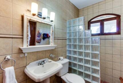 Home Exchange in Tola, Rivas, Nicaragua bathroom with shower