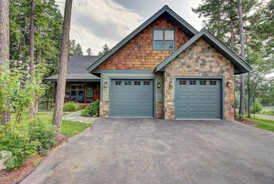 Home Exchange in Columbia Falls, Montana curb appeal