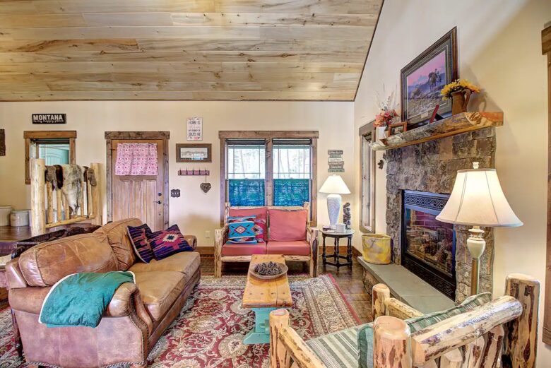 Home Exchange in Columbia Falls, Montana family room