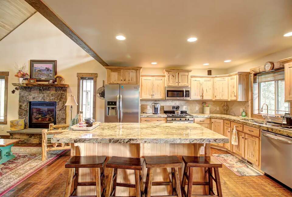 Home Exchange in Columbia Falls, Montana counter seats