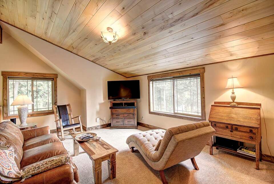 Home Exchange in Columbia Falls, Montana loft with television
