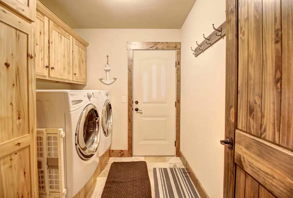 Home Exchange in Columbia Falls, Montana laundry room