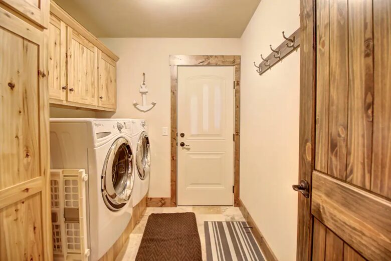 Home Exchange in Columbia Falls, Montana laundry room