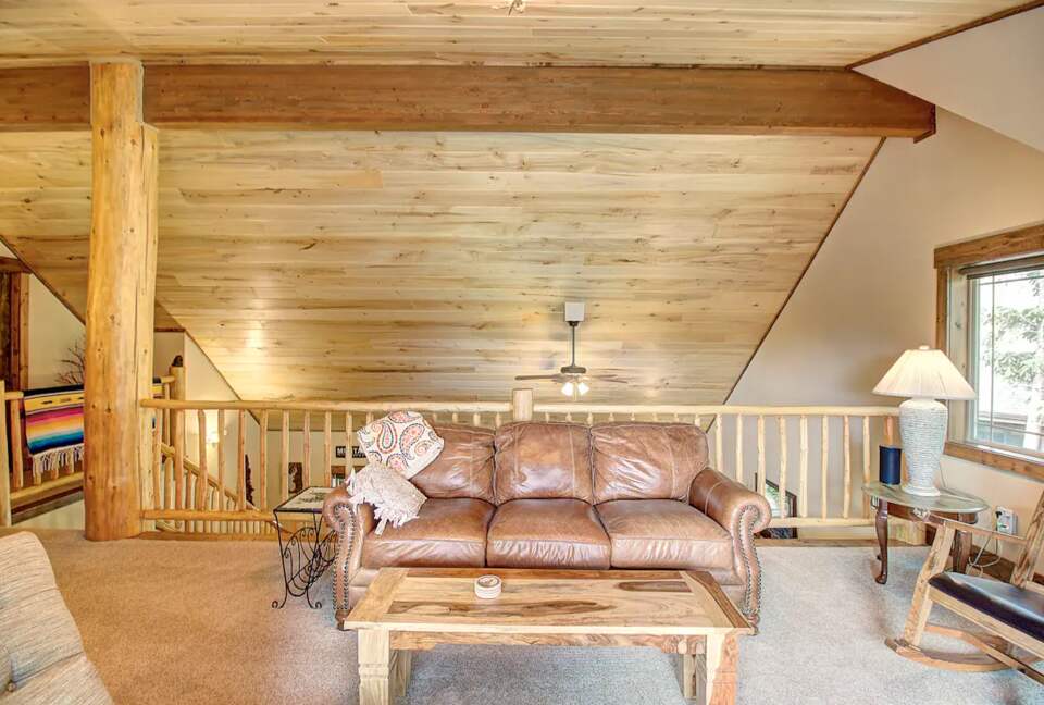 Home Exchange in Columbia Falls, Montana loft with cozy seating