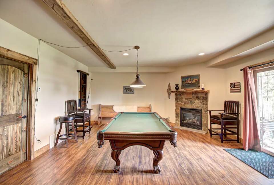 Home Exchange in Columbia Falls, Montana billiard
