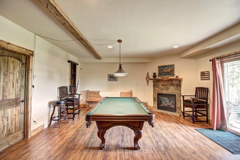 Home Exchange in Columbia Falls, Montana billiard