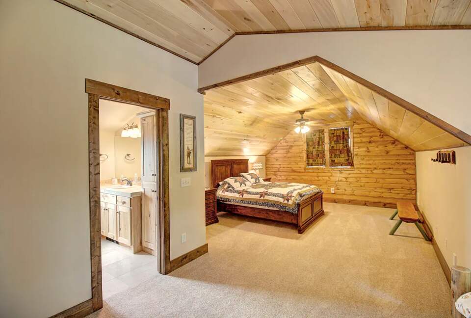 Home Exchange in Columbia Falls, Montana bedroom with queen and single