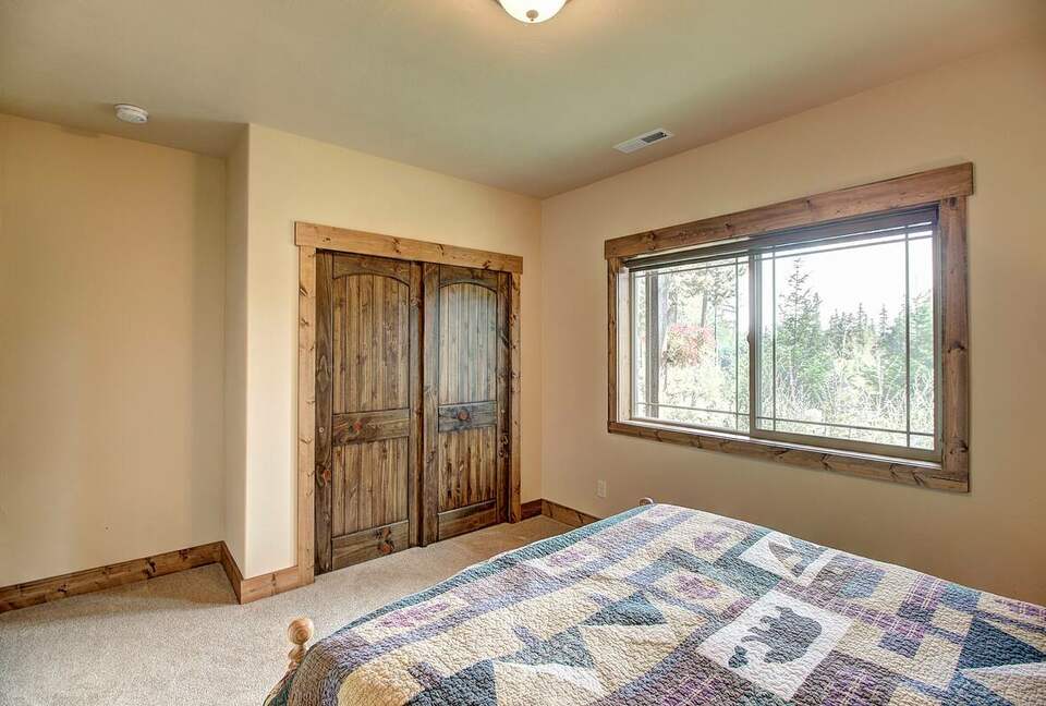 Home Exchange in Columbia Falls, Montana queen bedroom with closet