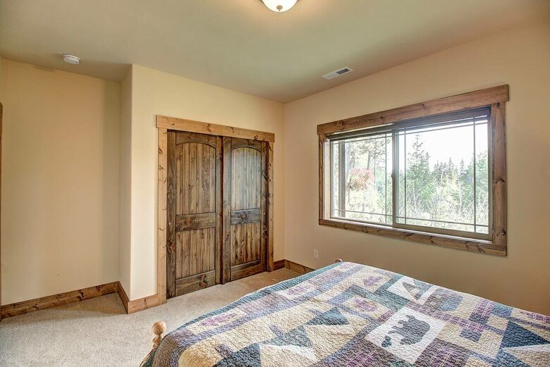 Home Exchange in Columbia Falls, Montana queen bedroom with closet