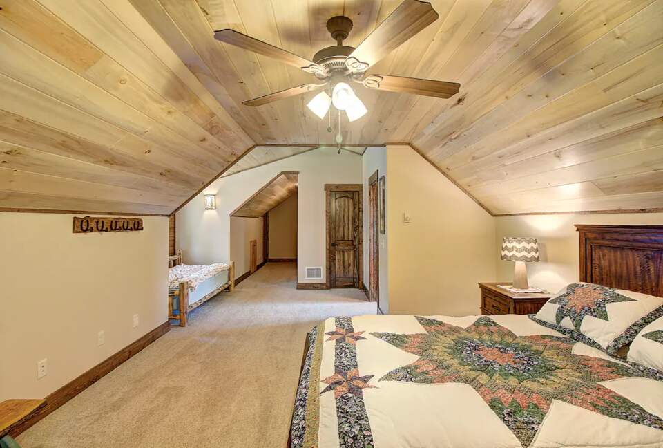 Home Exchange in Columbia Falls, Montana master bedroom with single