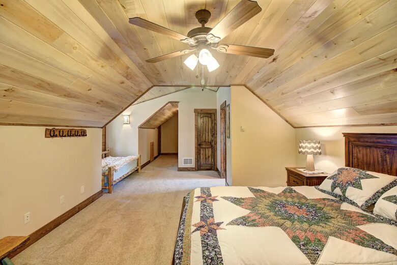 Home Exchange in Columbia Falls, Montana master bedroom with single