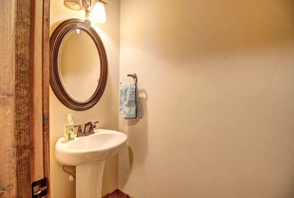 Home Exchange in Columbia Falls, Montana powder bathroom