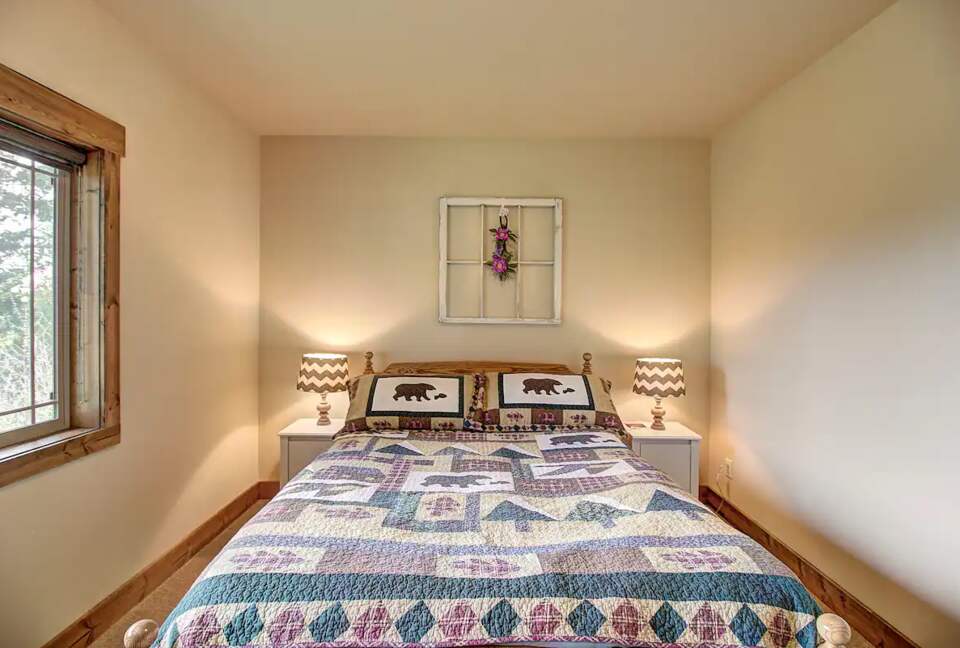 Home Exchange in Columbia Falls, Montana queen bedroom