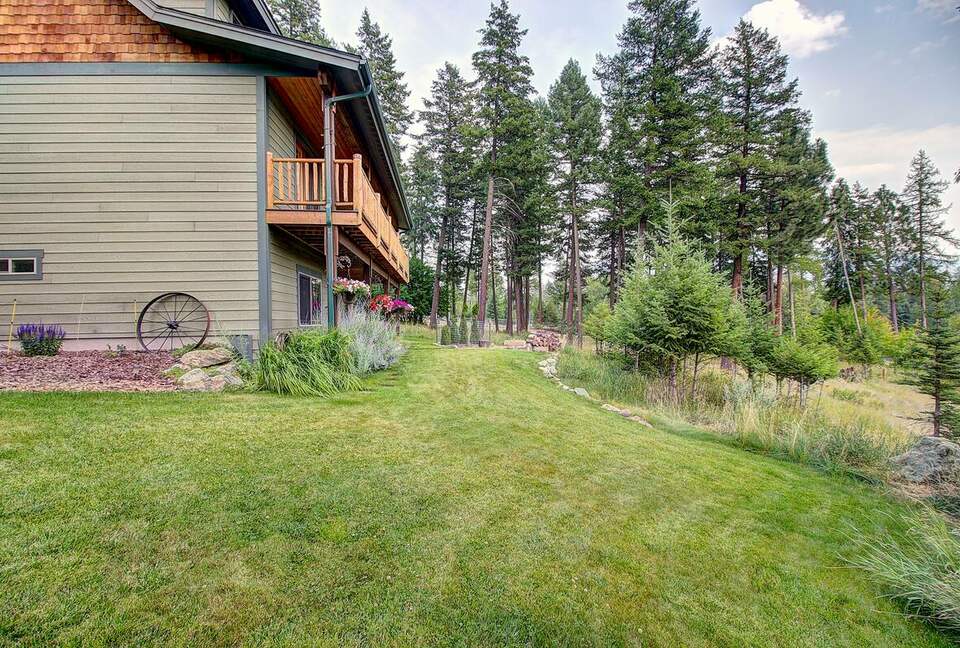 Home Exchange in Columbia Falls, Montana yard