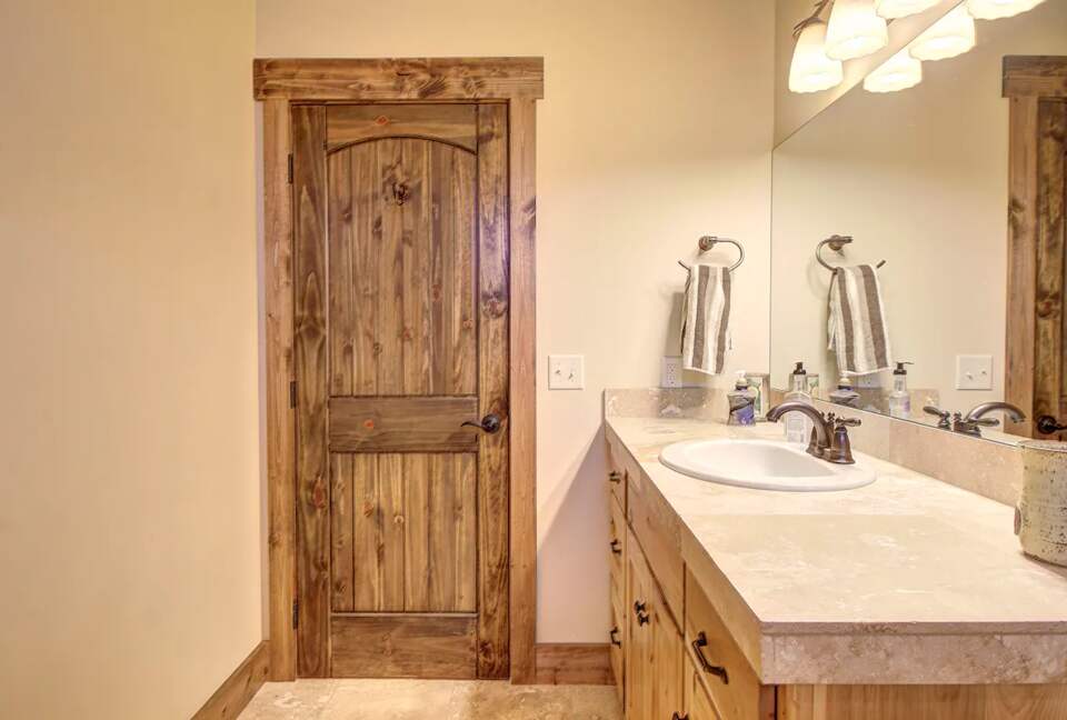 Home Exchange in Columbia Falls, Montana bathroom