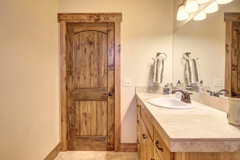 Home Exchange in Columbia Falls, Montana bathroom