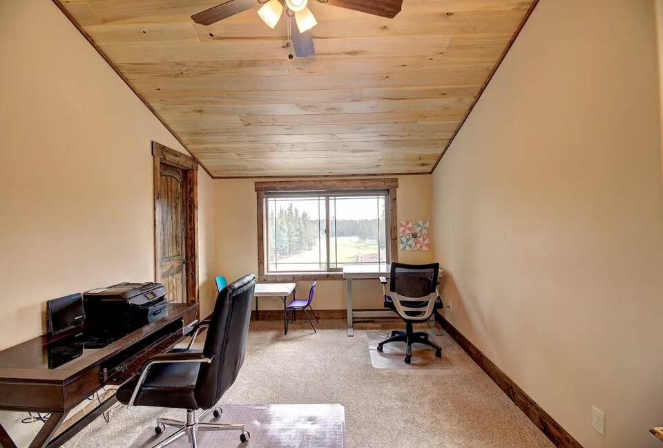 Home Exchange in Columbia Falls, Montana office space