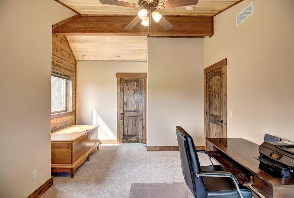 Home Exchange in Columbia Falls, Montana office space