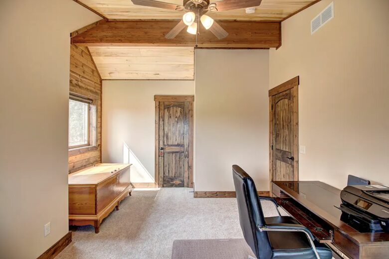 Home Exchange in Columbia Falls, Montana office space