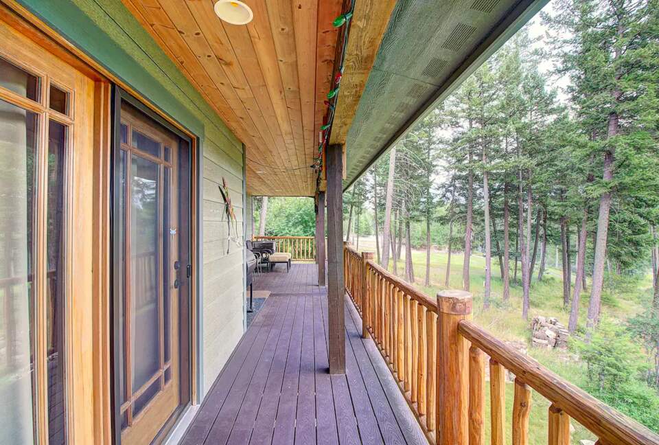 Home Exchange in Columbia Falls, Montana patio with grill