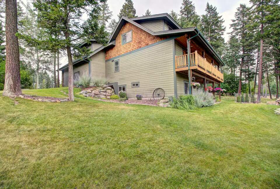 Home Exchange in Columbia Falls, Montana yard