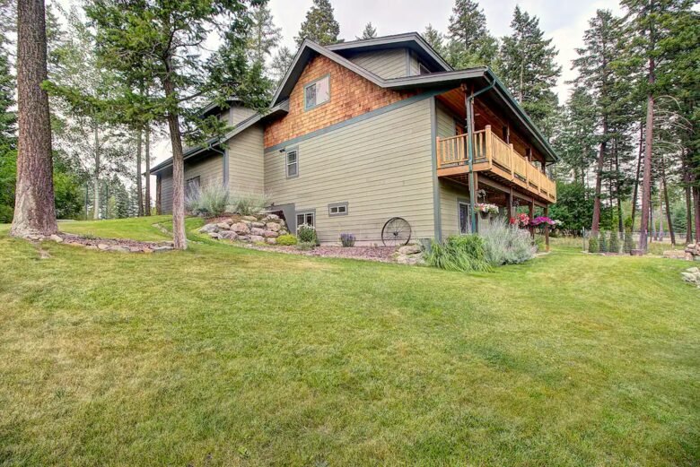 Home Exchange in Columbia Falls, Montana yard