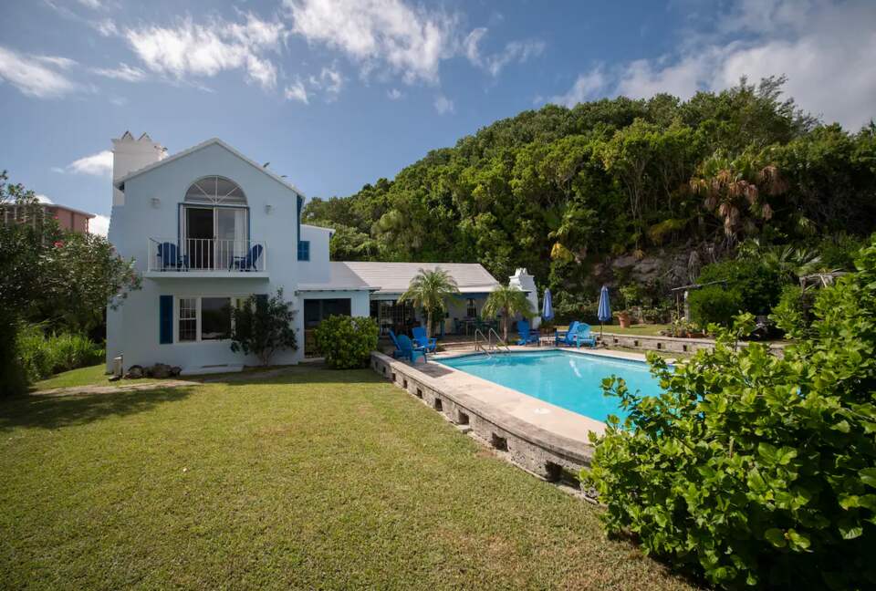 Bermuda Poolside Cottage - Southampton, Bermuda