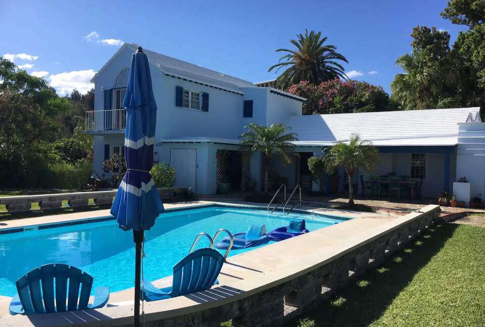 Bermuda Poolside Cottage - Southampton, Bermuda