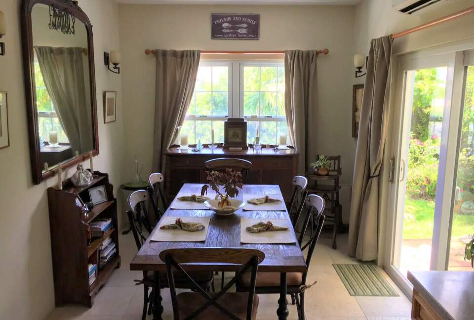 Bermuda Poolside Cottage - Southampton, Bermuda