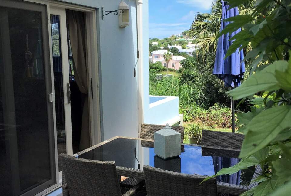 Bermuda Poolside Cottage - Southampton, Bermuda