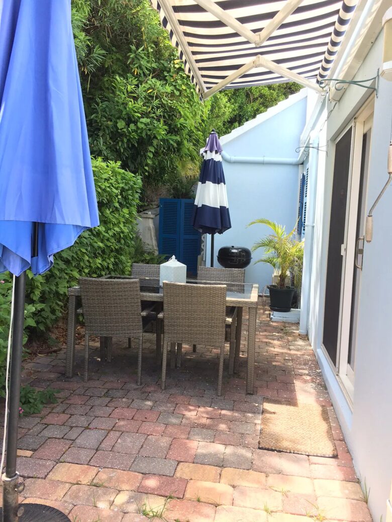 Bermuda Poolside Cottage - Southampton, Bermuda