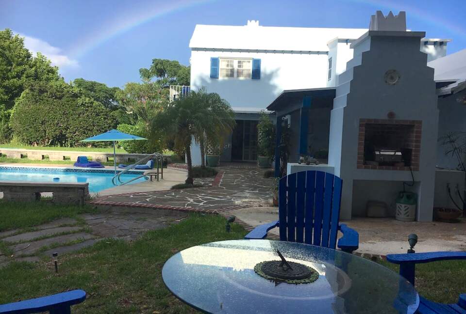 Bermuda Poolside Cottage - Southampton, Bermuda