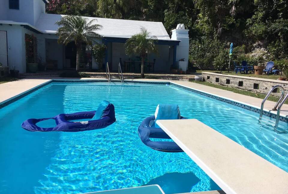 Bermuda Poolside Cottage - Southampton, Bermuda