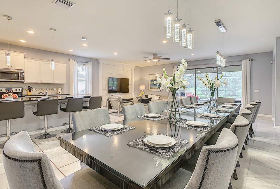 Home Exchange in Orlando, FL oversized dining table