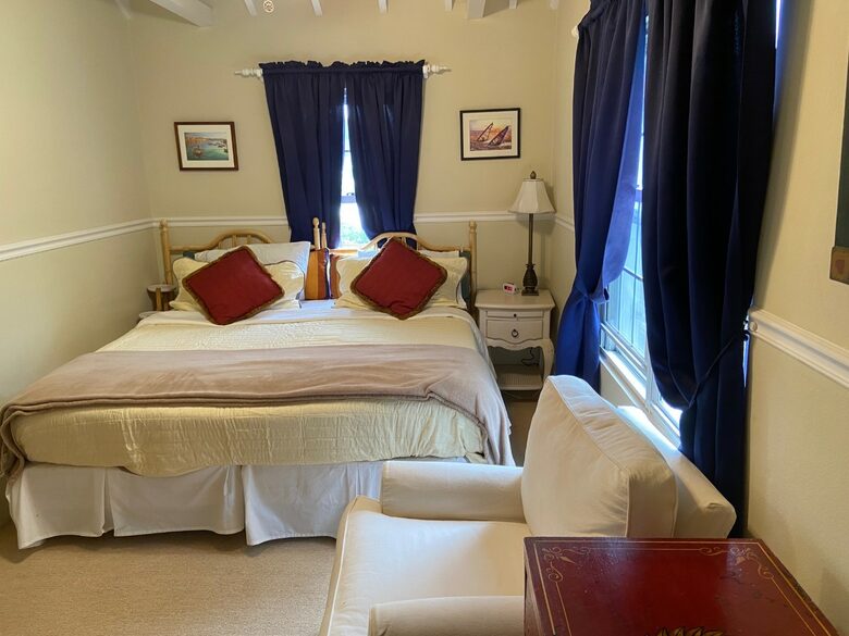 Bermuda Poolside Cottage - Southampton, Bermuda