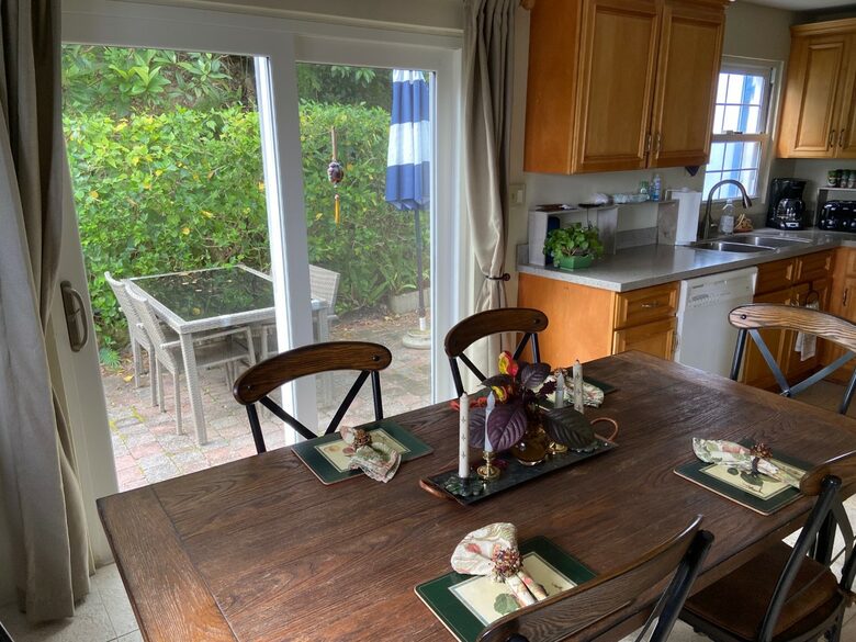 Bermuda Poolside Cottage - Southampton, Bermuda