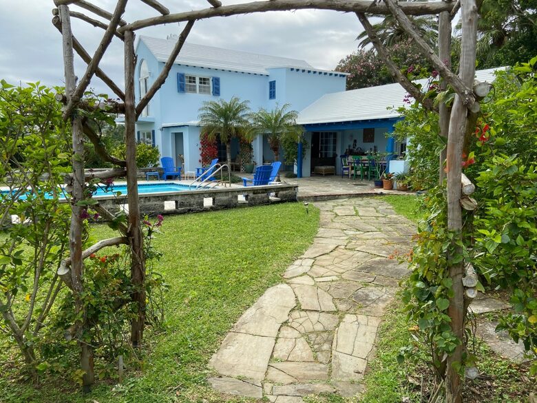 Bermuda Poolside Cottage - Southampton, Bermuda