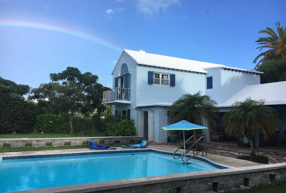 Bermuda Poolside Cottage - Southampton, Bermuda