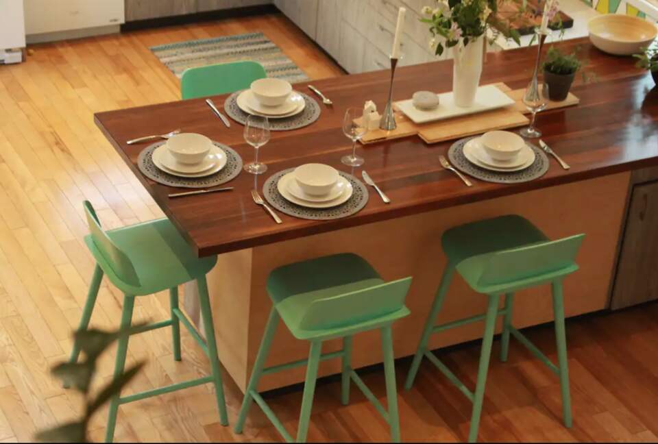 Eat-in kitchen penninsula