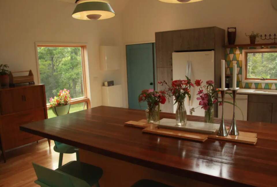 Eat-in kitchen penninsula