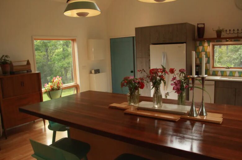 Eat-in kitchen penninsula