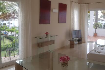 Penthouse on beachfront complex - Estepona, Spain