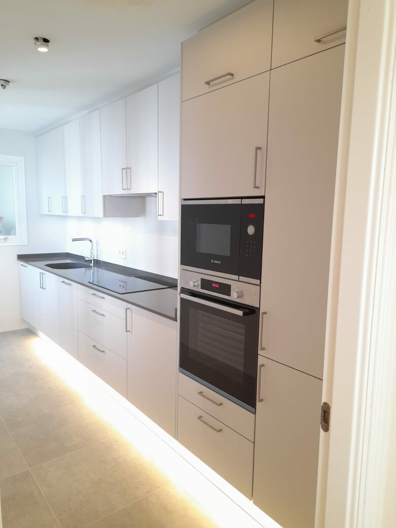 Penthouse on beachfront complex - Estepona, Spain