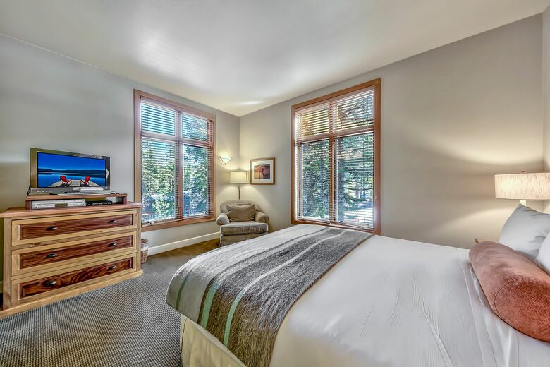 Northstar Club Tahoe 3 Bedroom Villa (Steps to Gondola) - Truckee, California