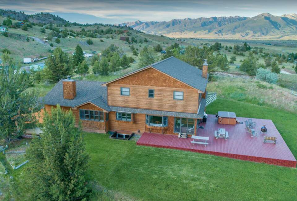 Montana Paradise Valley Escape