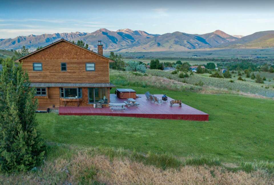 Montana Paradise Valley Escape