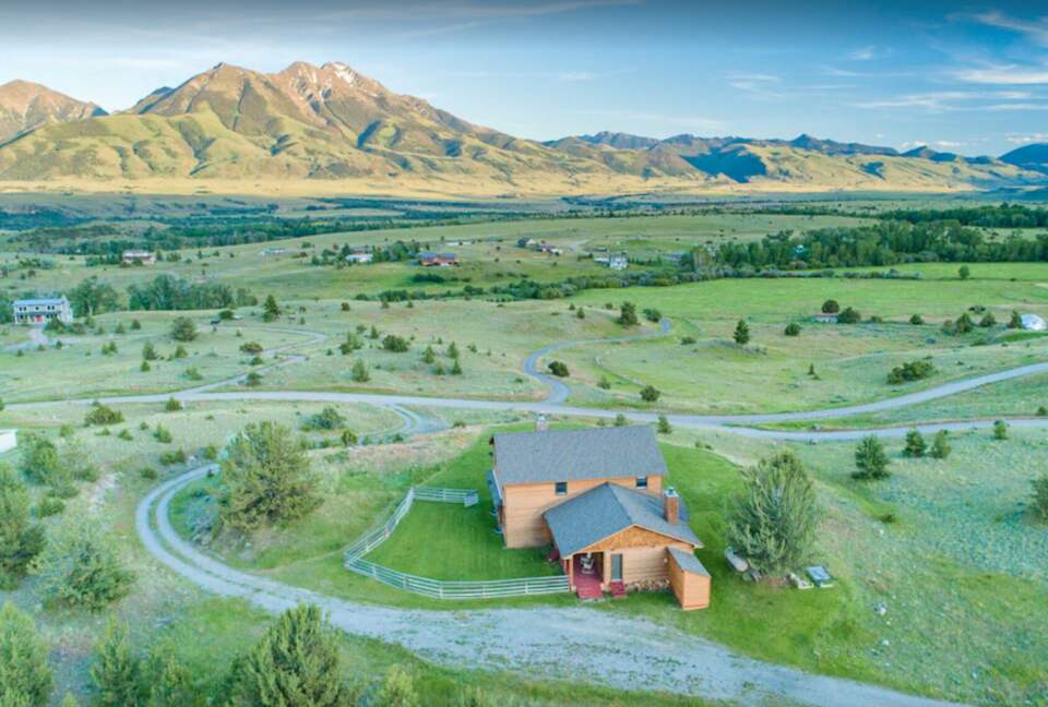 Montana Paradise Valley Escape