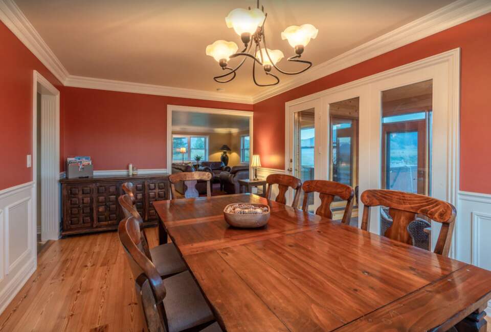 Spacious dining table