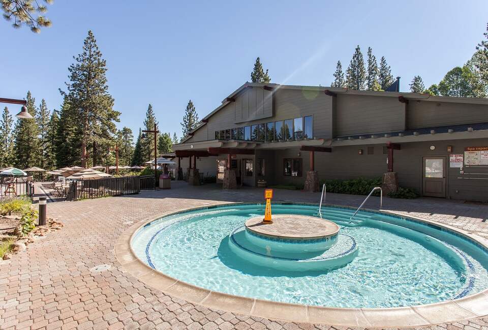 Northstar Club Tahoe 3 Bedroom Villa (Steps to Gondola) - Truckee, California