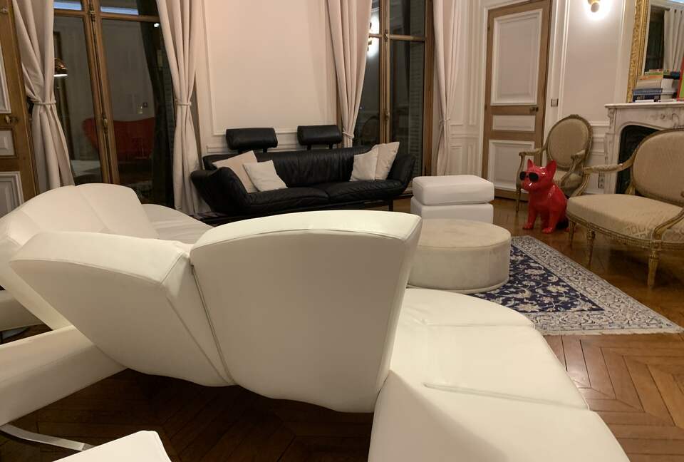 Elegant Matignon Flat - Paris, France